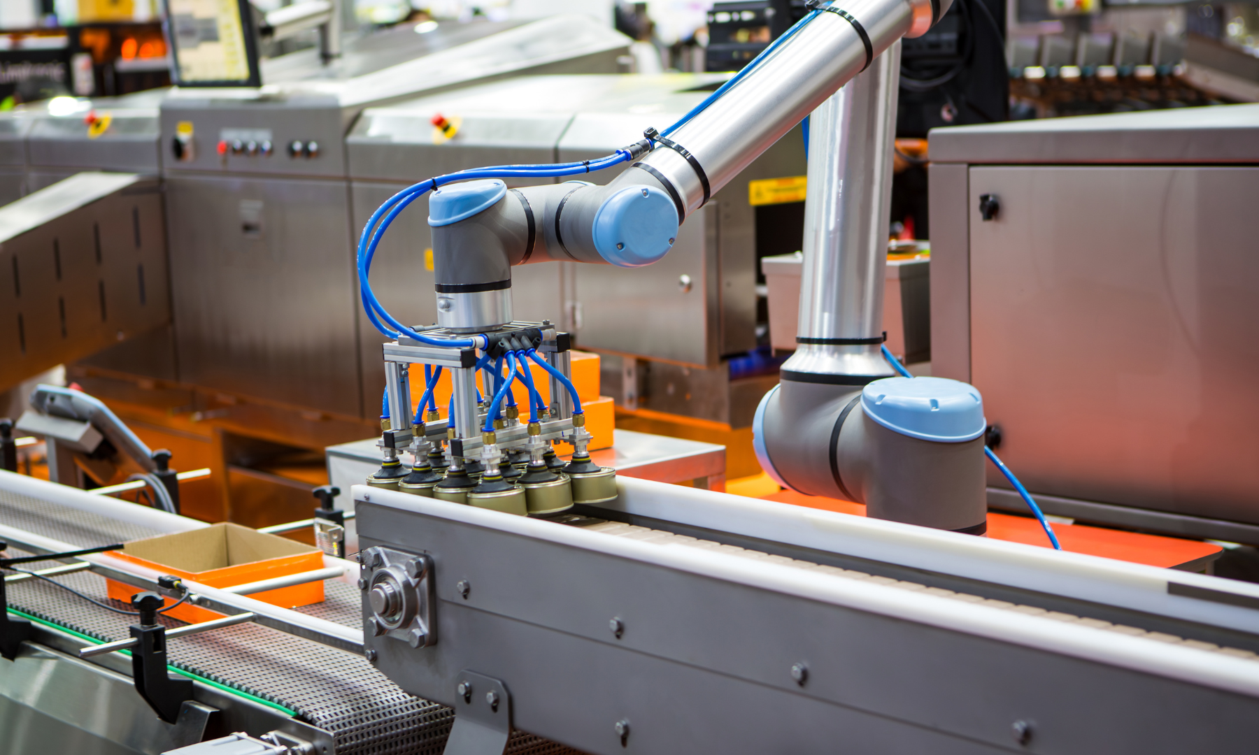 Automazione industriale con braccio robotico - S&T Automation